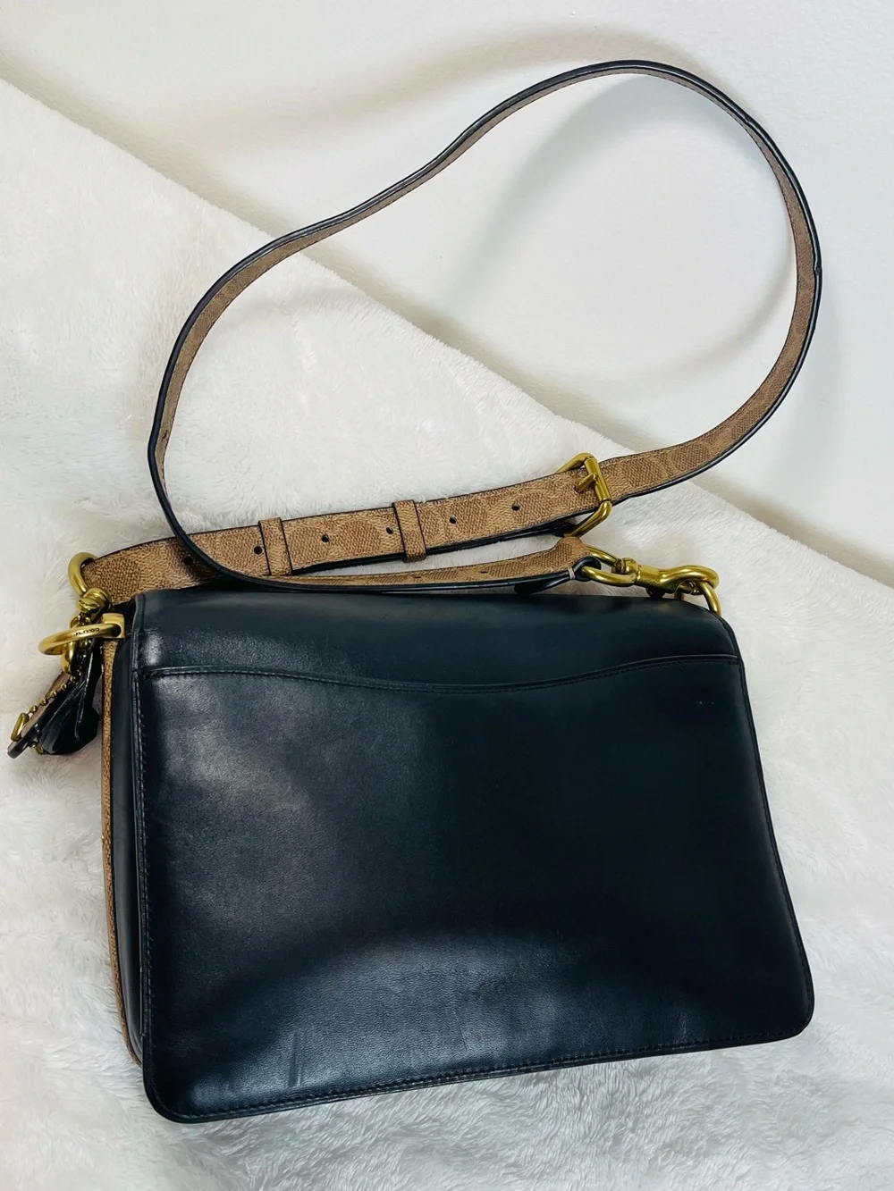 Authentic Coach convertible shoulder/crossbody bag